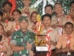 Kodim 1710/Mimika Terima Piala Lomba Saka Bhayangkara 3 yang Diraih Pramuka Saka Wira Kartika