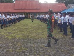 Babinsa Koramil 1710-03/Kuala Kencana Latih PBB Pelajar Baru SMKN 1 Mimika