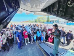 Warga Makassar dan Maros Antusias Ikut Joy Flight Pesawat Hercules AU A-1330 dalam Rangka Peringatan Hari Bakti ke-77  TNI AU
