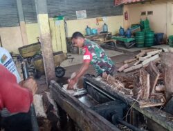Babinsa Koramil 1710-02/Timika Gelar Komsos di Lokasi Pengolahan Sagu