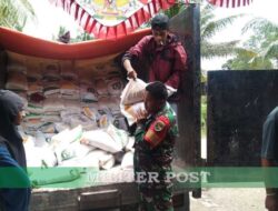 Babinsa Mapurujaya Dampingi Pendistribusian Beras untuk Warga