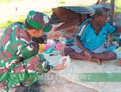 Babinsa Koramil 1710-07/Mapurujaya Membeli Hasil Kerajinan Tangan Suku Kamoro