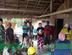 Babinsa Koramil 1710-06/Agimuga Bersama Puskesmas Berikan Pengobatan di Daerah Terpencil