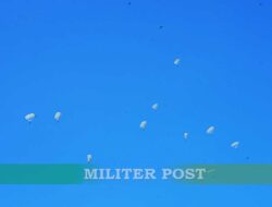 Penerjun Multinasional dan TNI Menari di Langit Banongan