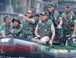 TNI Lakukan Aksi Kali Ciliwung Bening