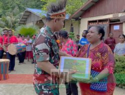 TMMD ke-122: Tim Wasev TNI Salurkan Bantuan Kepada Warga Kampung Saporkren Raja Ampat