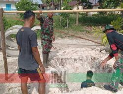 Ditengah Teriknya Matahari,  TNI AD di Raja Ampat Tetap Melanjutkan Penggalian Sumur Untuk Warga