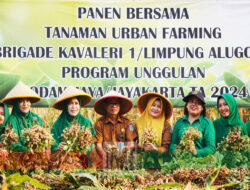 Brigade Kavaleri 1 Panen Raya Bersama Warga Lengkong
