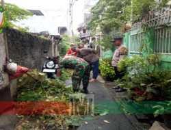Babinsa Koramil 02/Sawah Besar Laksanakan Pembersihan Lingkungan