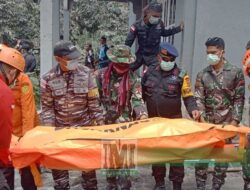 Siaga Erupsi Gunung Lewotobi Laki-Laki, TNI-Polri Bersatu Bantu Korban