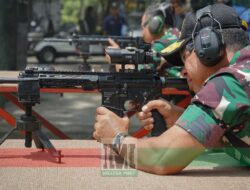 Panglima TNI Tinjau dan Uji Senjata Produk Pindad, Ia Lakukan Hal ini