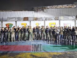Jaga Kekompakan Apkam, Satgas Yonif 715/Mtl Bukber di Puncak Jaya