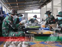 Dapur Yonif 122/TS Layani Warga Terisolir di Sitahuis