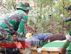 Hendak Melahirkan, Prajurit TNI Tandu Ibu Hamil di Jalur Terisolasi Sumbar