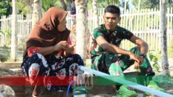 Kisah Hangat Anggota TNI Bersama Mama Angkat di Halmahera Timur
